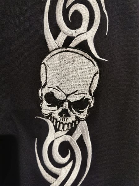 Kapuzenjacke Totenkopf-Tribel